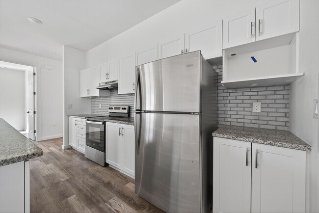 Foto del edificio - FIRST MONTH FREE!!! 4/2 In NW Cape