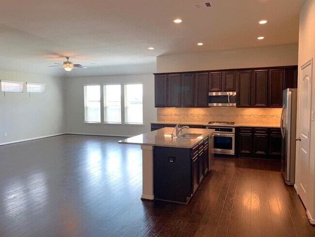 Foto del edificio - 4619 Grigio Pines Dr