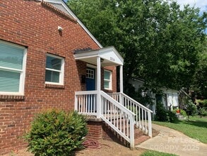Building Photo - 2216 Rozzelles Ferry Rd