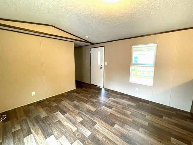 Building Photo - 25216 Twin Oaks Dr
