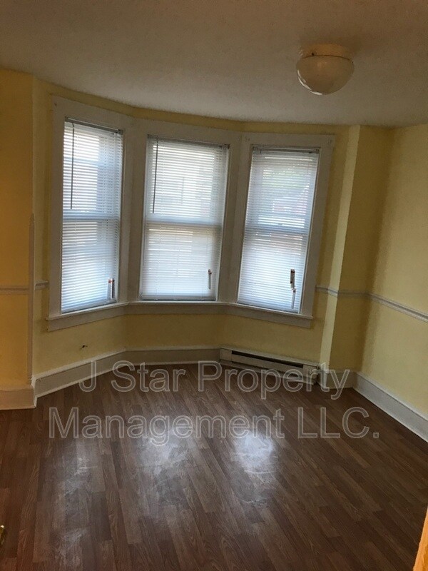 Building Photo - 531 Robeson St