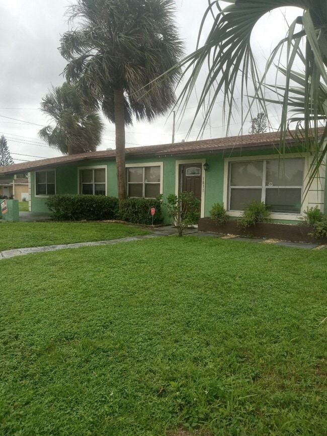 Building Photo - 1831 SW 65th Ave