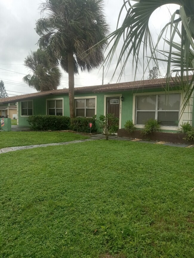 Foto del edificio - 1831 SW 65th Ave