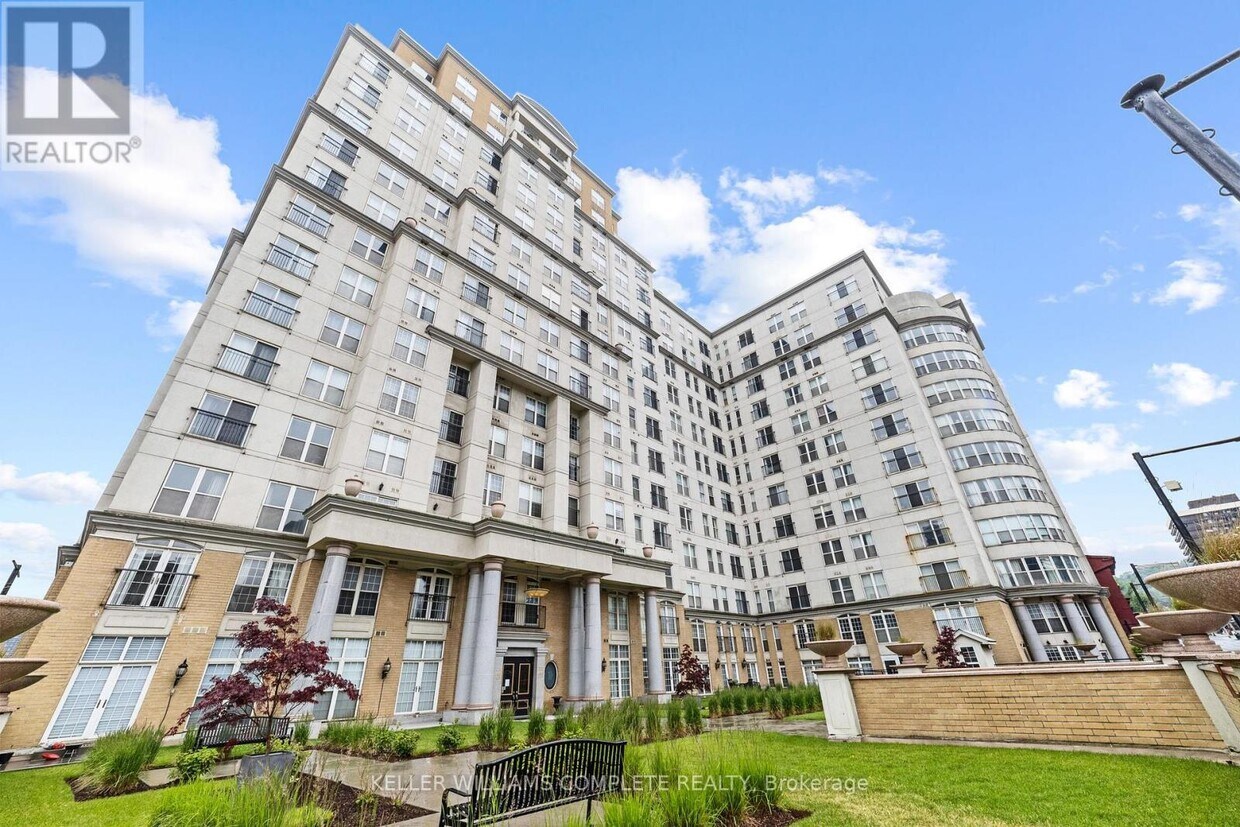 Photo principale - 135-135 James St S
