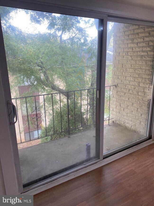 Foto del edificio - 8030 Ditman St
