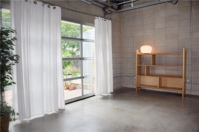 Foto del edificio - 902 Gardner Rd