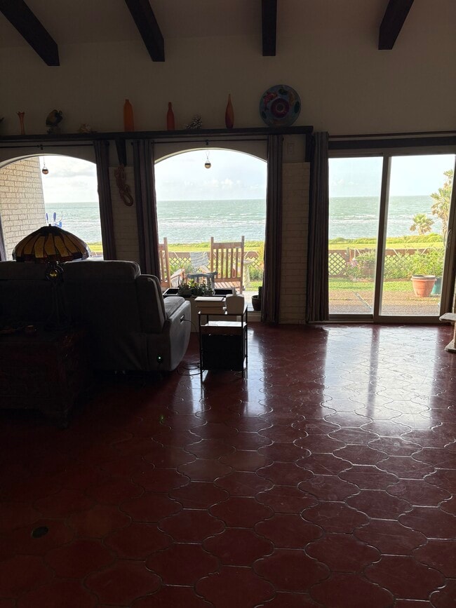 Foto del edificio - 120 Shore Dr