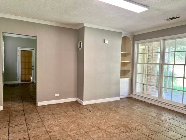 Building Photo - 385 Doles Blvd