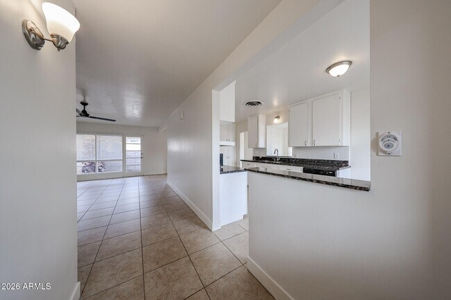 Building Photo - 2340 W Osborn Rd