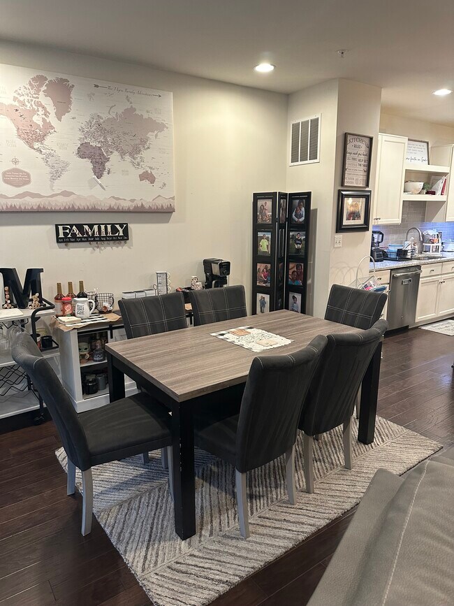 Foto del edificio - 5640 Scott Ridge Pl