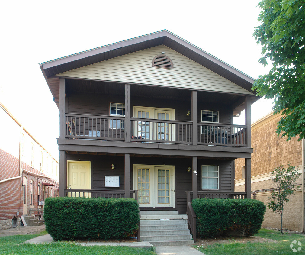 Building Photo - 190 W 9th Ave