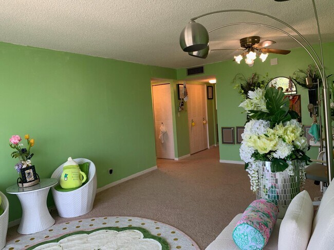 Foto del edificio - 500 Executive Center Dr