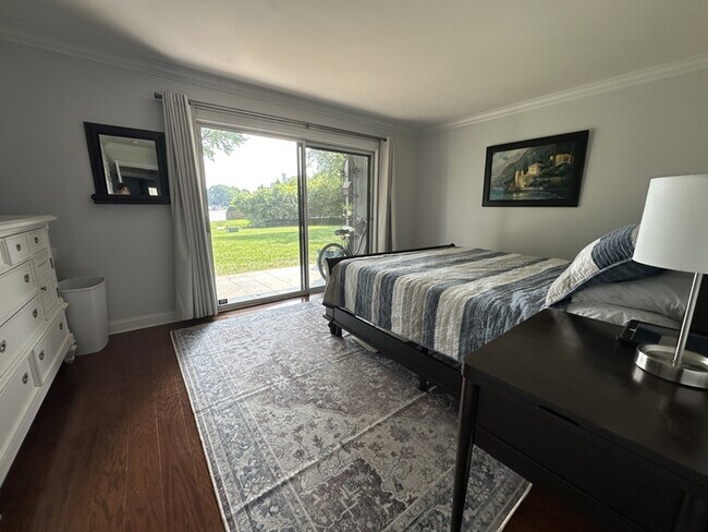 Foto del edificio - Waterfront 2 bedroom 2 full bath condo AVA...