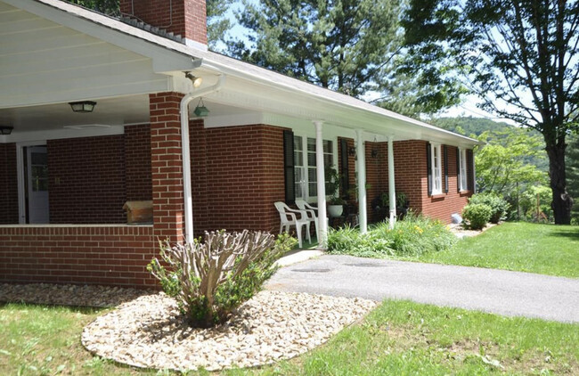 Building Photo - 2303 Peach Bottom Rd