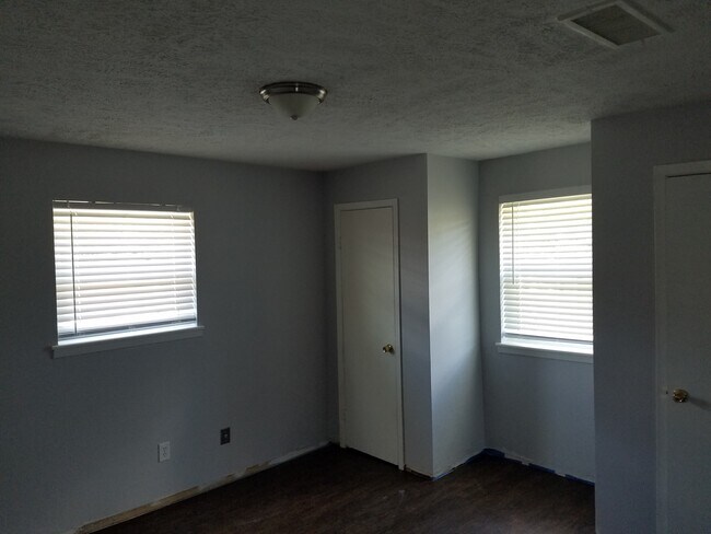 Foto del edificio - 1026 W Village Ct