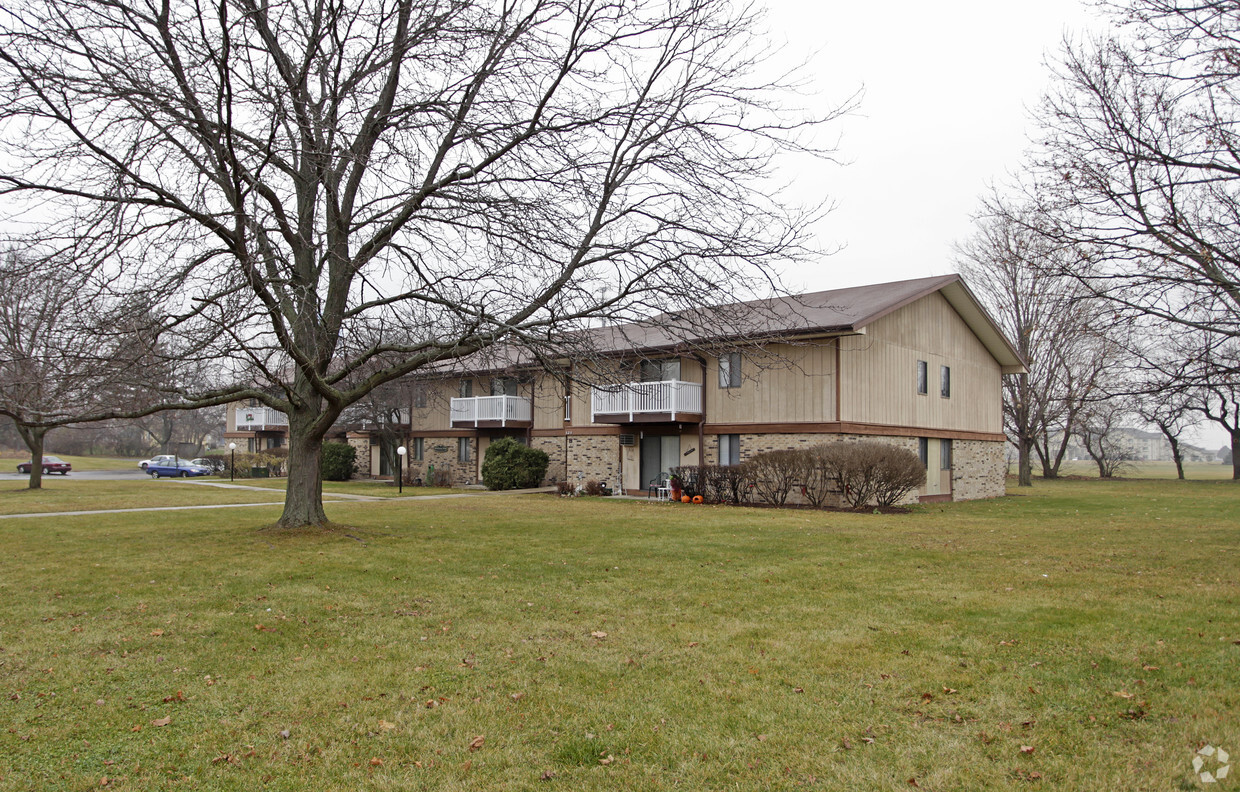 Primary Photo - Woodview Park Apartments