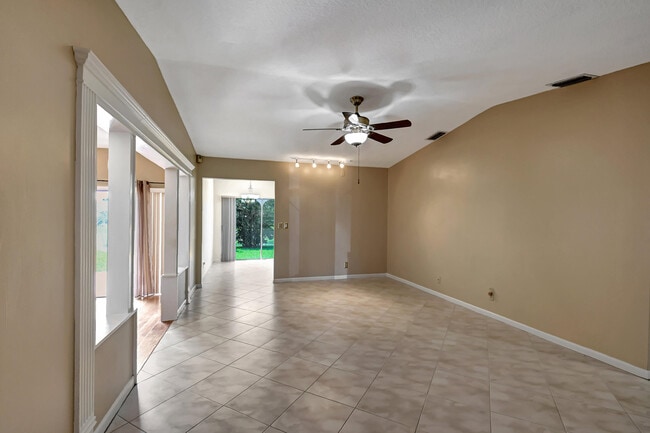 Building Photo - 15792 Philodendron Cir