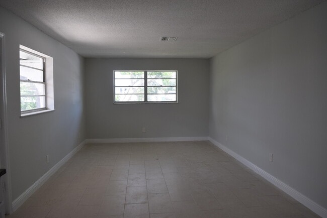Foto del edificio - 3094 SE Clayton St