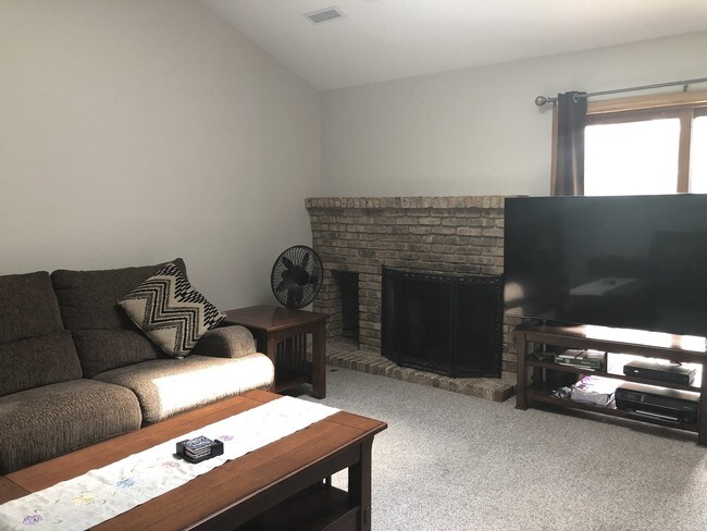 Building Photo - 908 Thornwood Dr