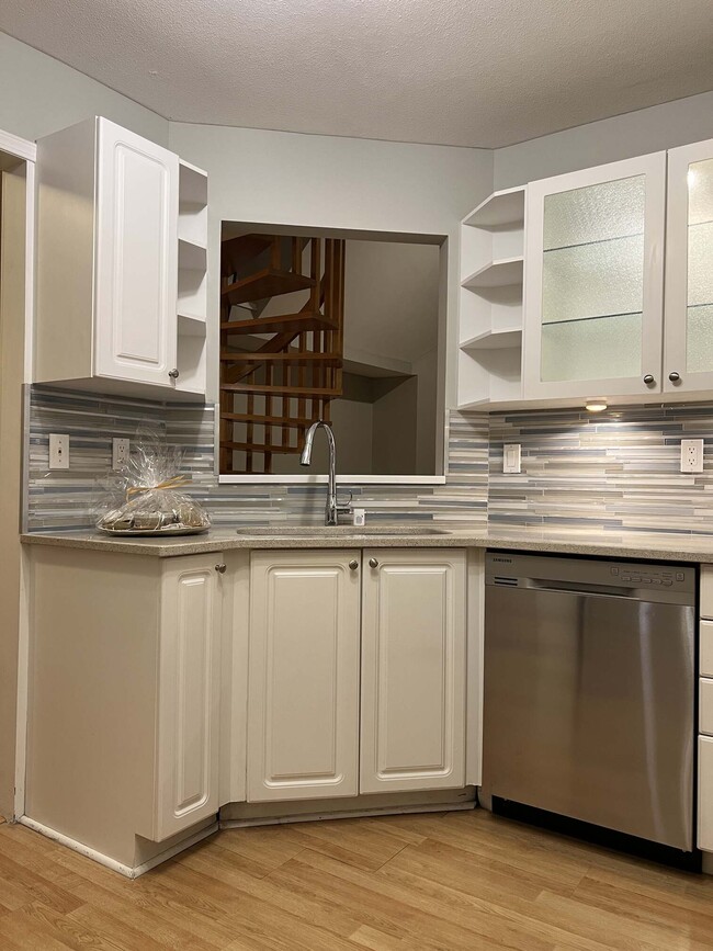 Building Photo - 7151 121 St