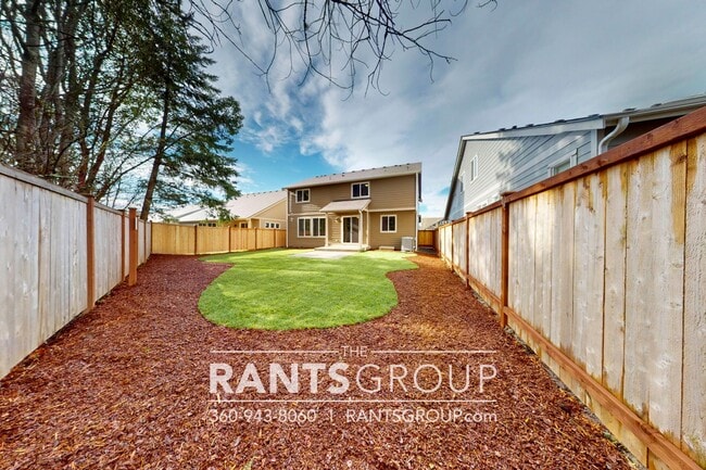 Foto del edificio - Beautiful Home! Easy JBLM Commute!