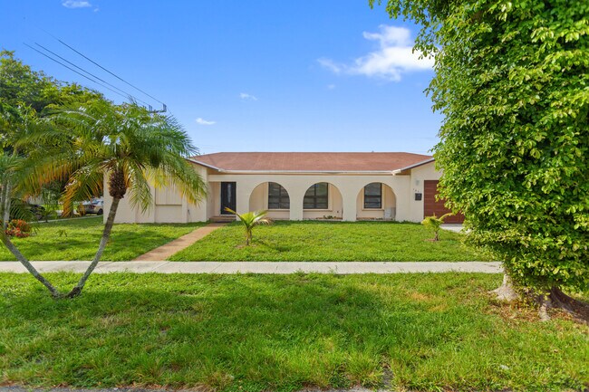 Foto del edificio - 4851 NW 17th St