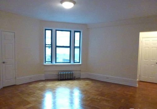 Building Photo - 55 W 55th St