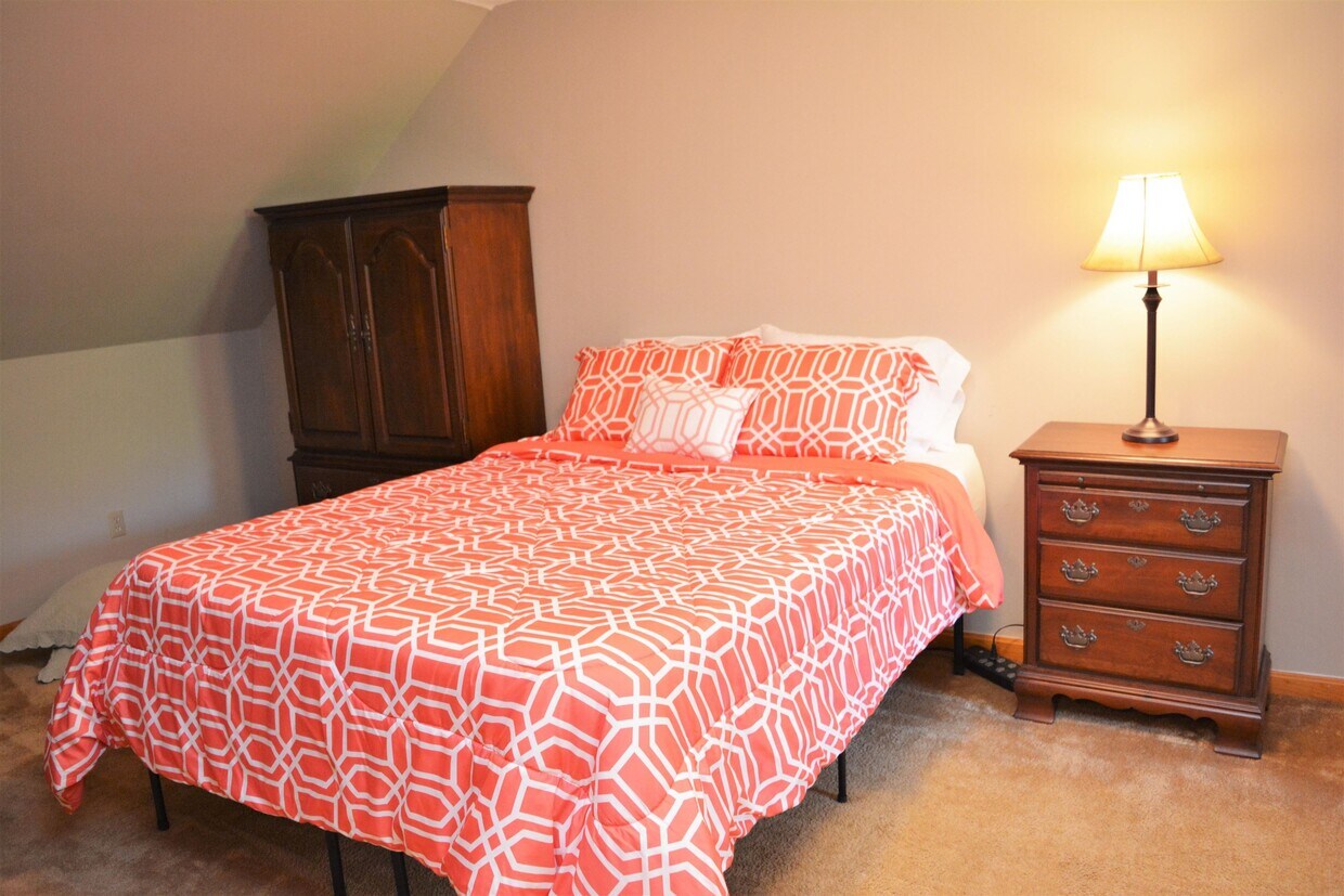 548 NH10 Unit B, Grantham, NH 03753 Room for Rent in Grantham, NH