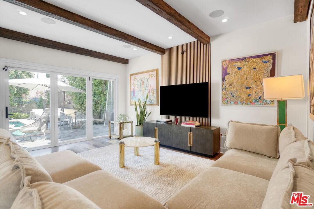 Foto principal - 1042 S Stanley Ave