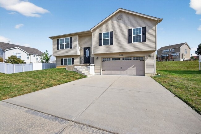 Building Photo - 303 Shadow Trace Dr