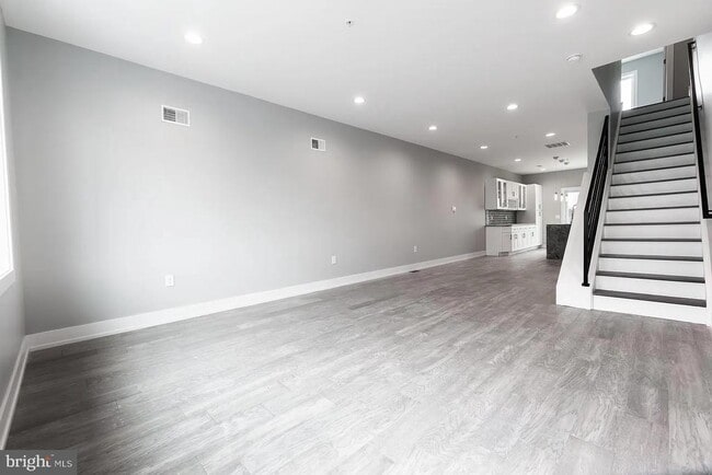 Building Photo - 2055 Tasker St