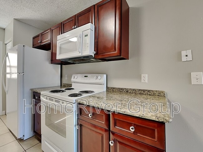 Building Photo - 681 W Rosewood Ln