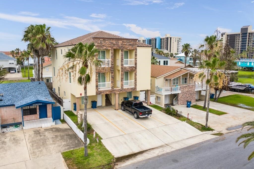 Primary Photo - 110 E Amberjack St