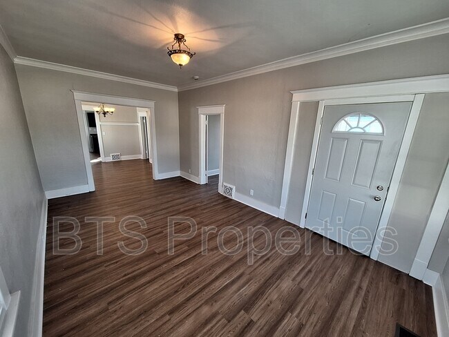 Foto del edificio - 608 W Loucks Ave
