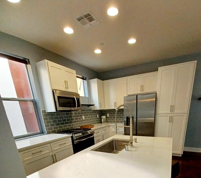 Foto del edificio - 792 Krypton Ct