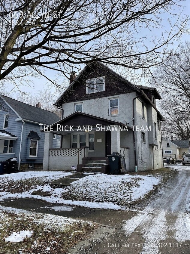 5 Bedroom two full bathroom home for rent House Rental in Akron, OH