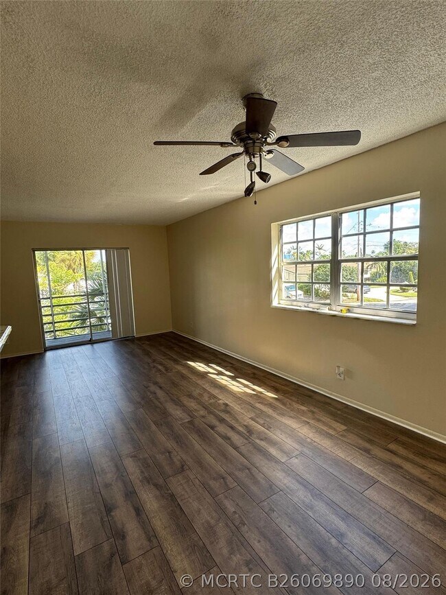 Foto del edificio - 1407 NE 56th St