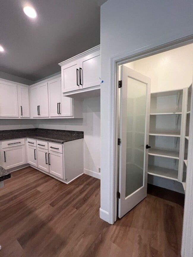 Foto del edificio - Coming Soon!