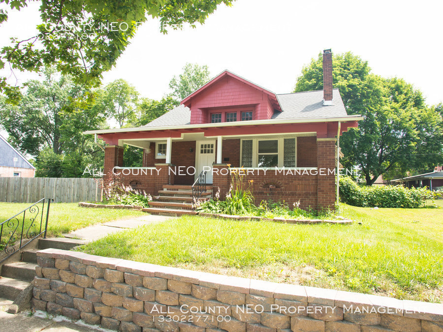 Foto principal - 3 Bed, 2 Bath House in Akron - Coming Soon!