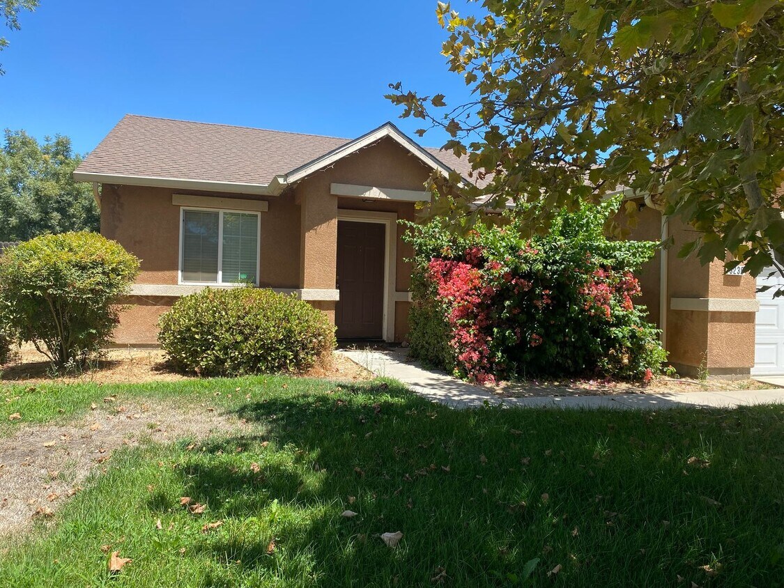 Primary Photo - Charming home for rent in Visalia