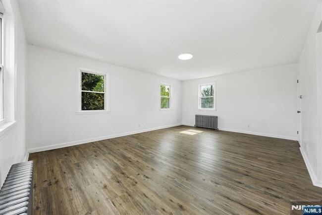 Building Photo - 826 7th St