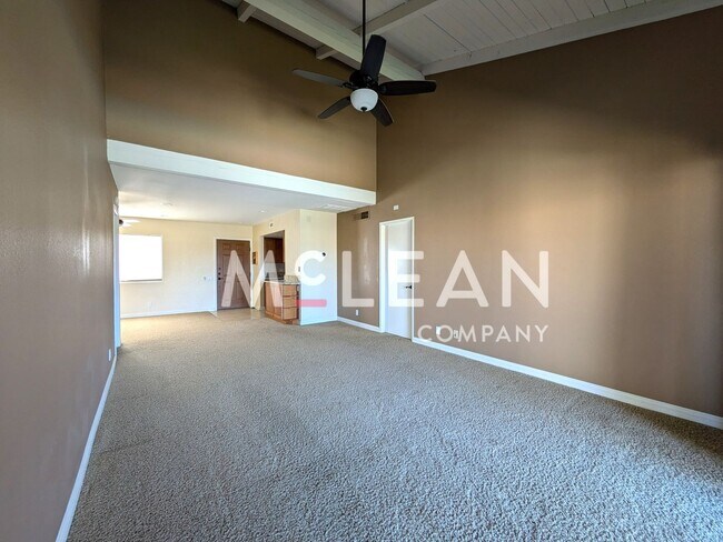 Building Photo - Beautiful Two Bedroom Condo