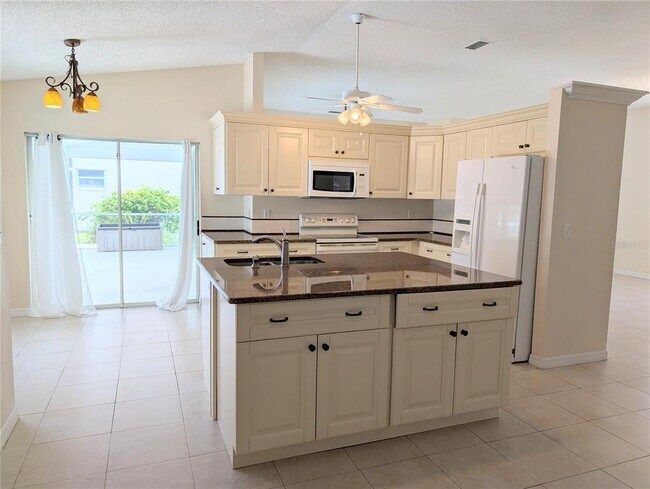 Building Photo - 5539 Wilde Oak Way