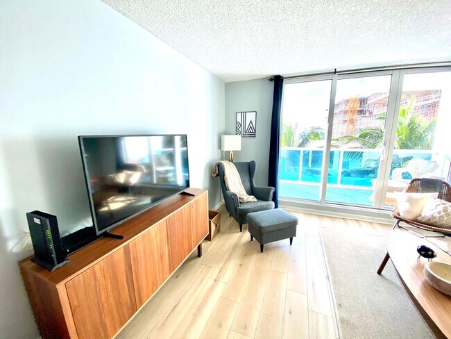 Building Photo - 2301 COLLINS Ave