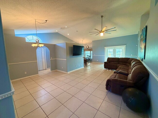 Building Photo - 2498 River Ridge Dr