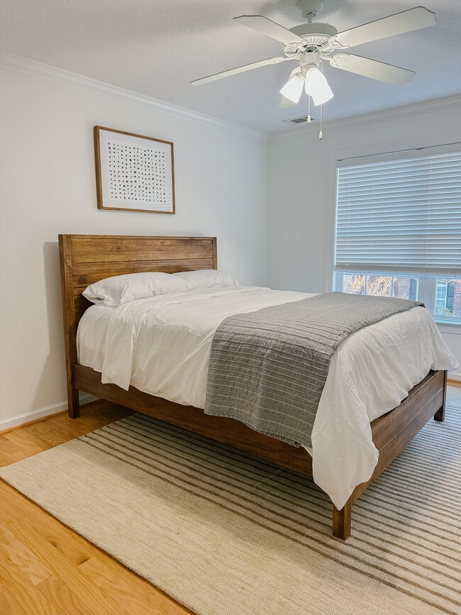 Guest Bedroom - Queen - 828 Mayo Ln