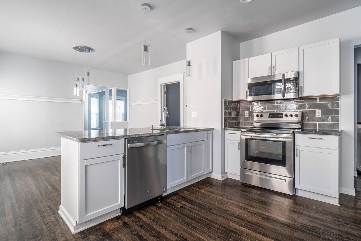 Primary Photo - Don't Miss This Lovely Lower Unit in the H...
