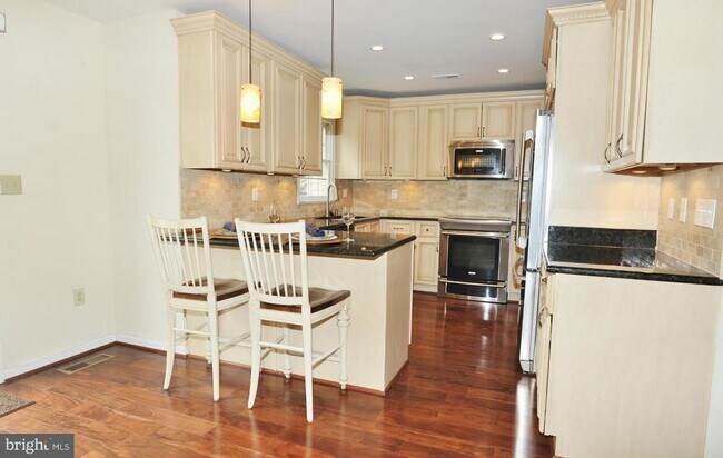 Foto del edificio - 7411 Salford Ct