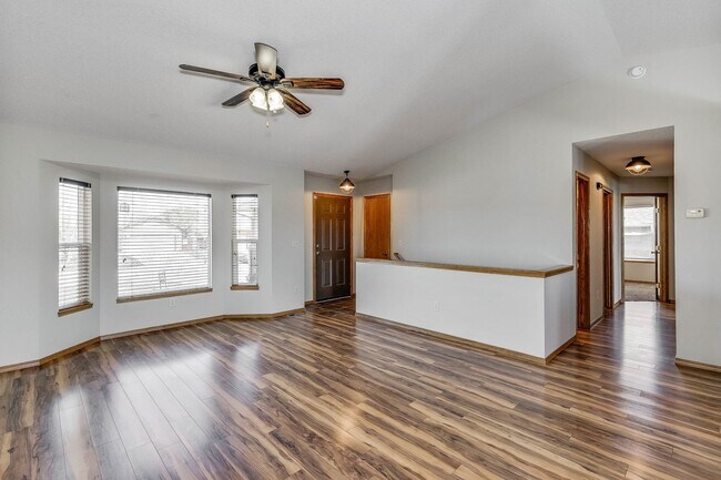 Building Photo - 3 Bedroom home in Maize School district