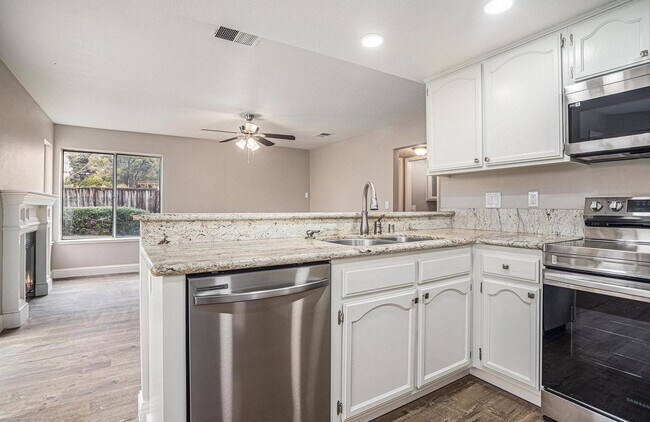 Foto del edificio - 4840 Woodbridge Way